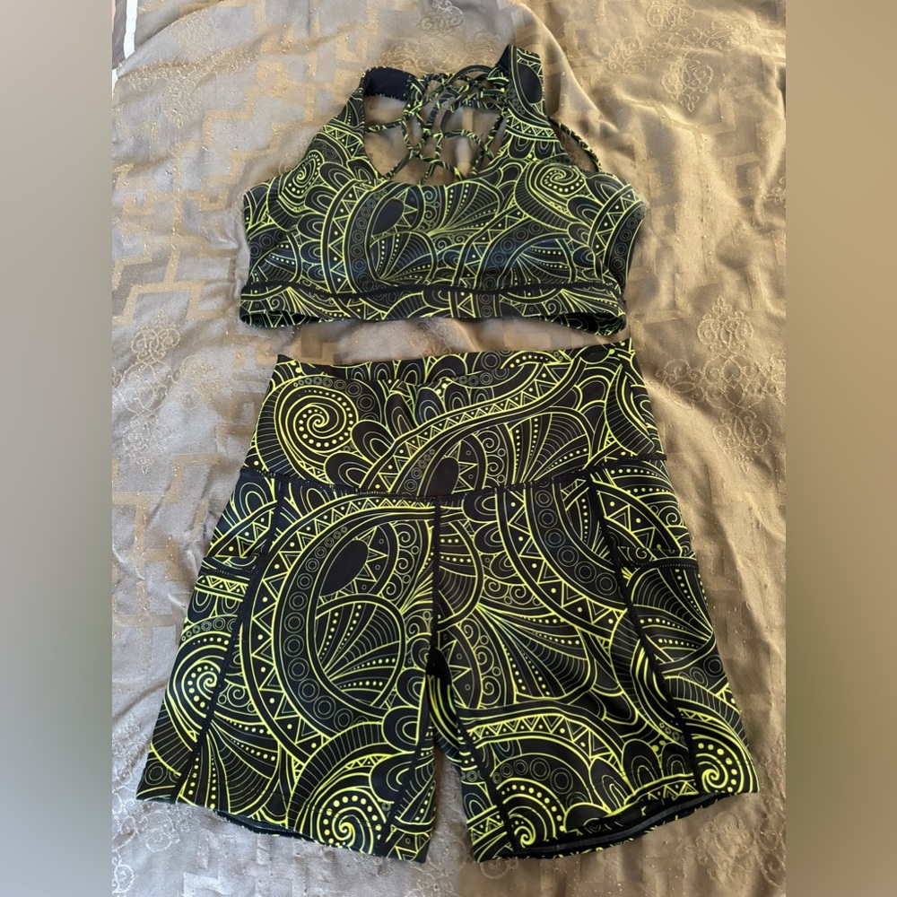 Kit CVG . 5’’ small shorts . Butterfly top medium